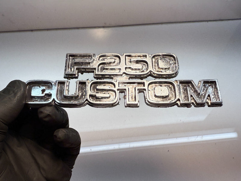 OEM 1977 1978 1979 Ford F250 Custom Emblem D7TB-16702-FWC B32-86