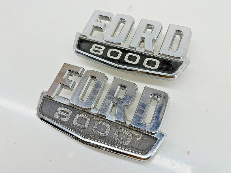 VINTAGE OEM 1970 FORD TRACTOR TRUCK 8000 PAIR HOOD SIDE EMBLEM D0HB80020A68A C66