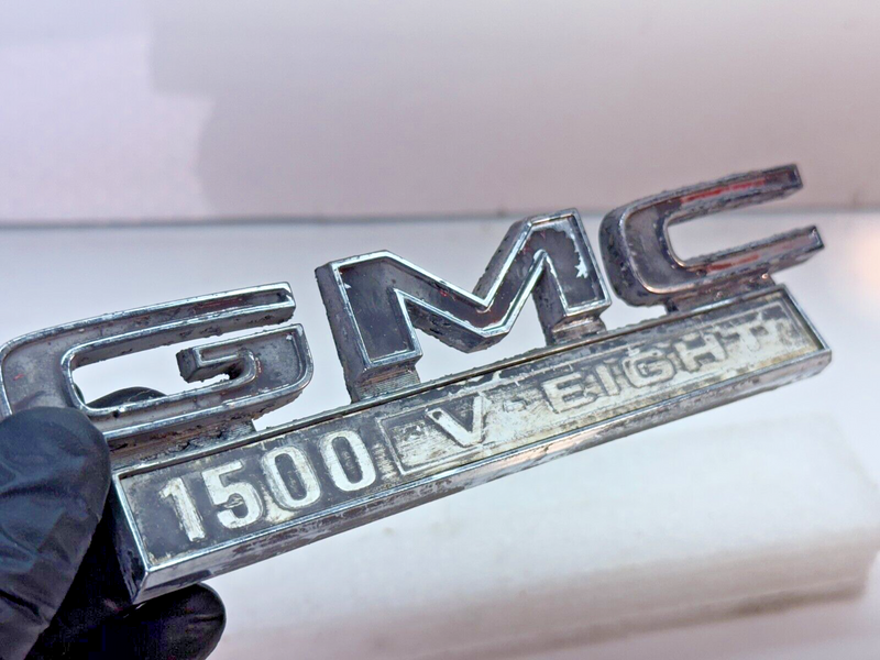 OEM 1969 - 1972 GMC Truck Factory V8 Fender Emblem 69 70 71 72 B32-161