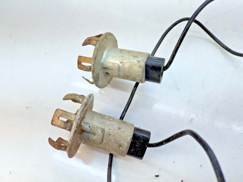 OEM 1960 CHEVY IMPALA PAIR LIGHT SOCKETS BRAKE LIGHT / TAIL LIGHT 5950187 E6-51