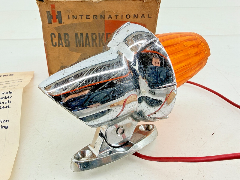 NOS 1969 - 1978 International Harvester Cab Marker Light 861 799-R92 C70-31