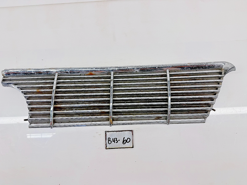 OEM 1961 Pontiac Left Grille Catalina Super Duty Bonneville GM 538535 B43-60