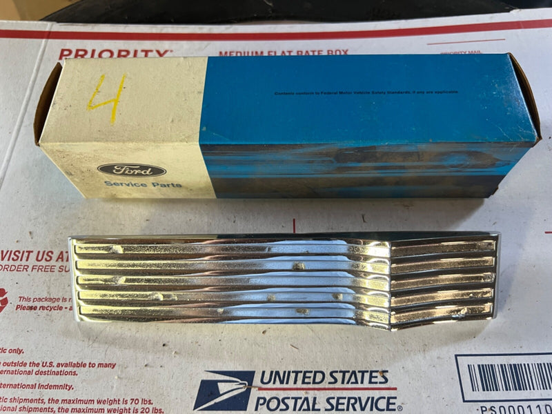 NOS 1962 Ford Thunderbird Quarter Panel Trim Molding Ornament C2SZ-63290A76-B 4*