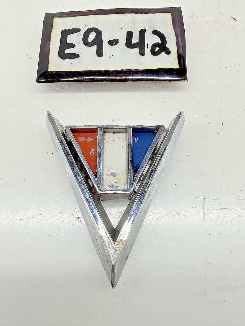 OEM 1964 Chevy Malibu Impala Fender Emblem 3840317 E9-42