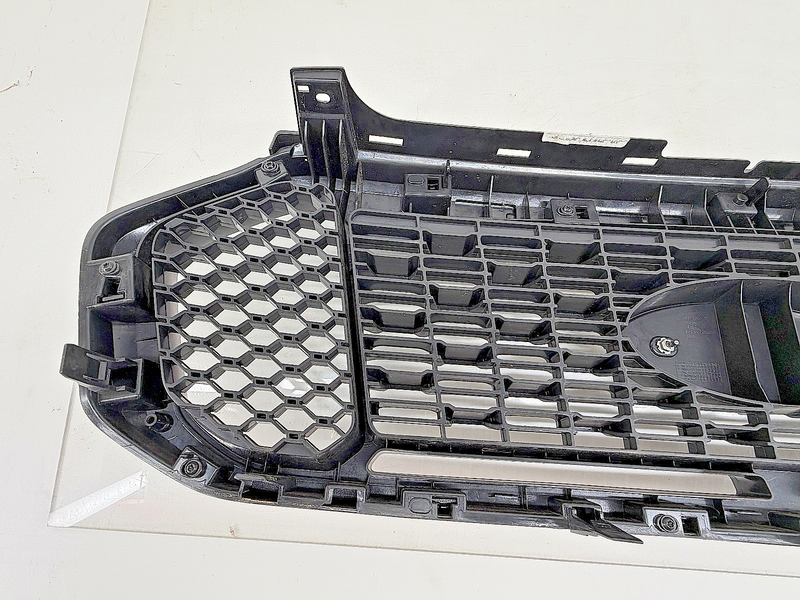 OEM 2019 - 2023 FORD RANGER GRILLE ASSEMBLY FRONT CENTER GRILL KB3B-8350-AE U5B