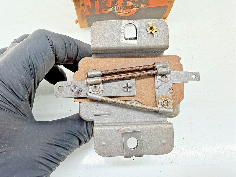 NOS 1960 - 1969 Chrysler Dodge Studebaker Delco Voltage Regulator VR101 C74-12