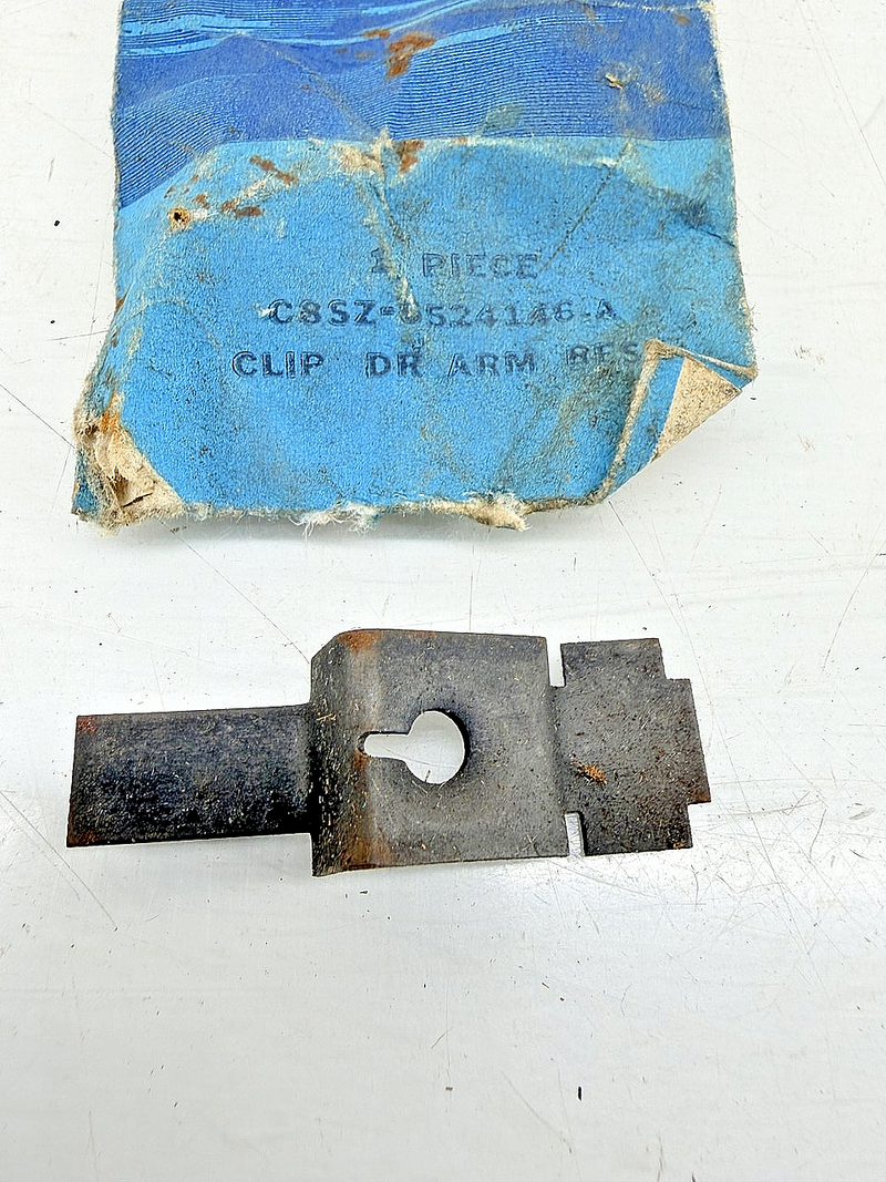 NOS 1969 - 1973 FORD MUSTANG COUGAR ARM REST CLIP C8SZ-6524146-A C76-134