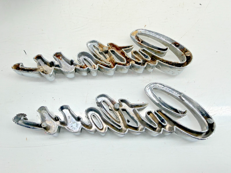 OEM 1968 1969 Oldsmobile Cutlass Front Fender Script Emblem Set 399503 E9-53
