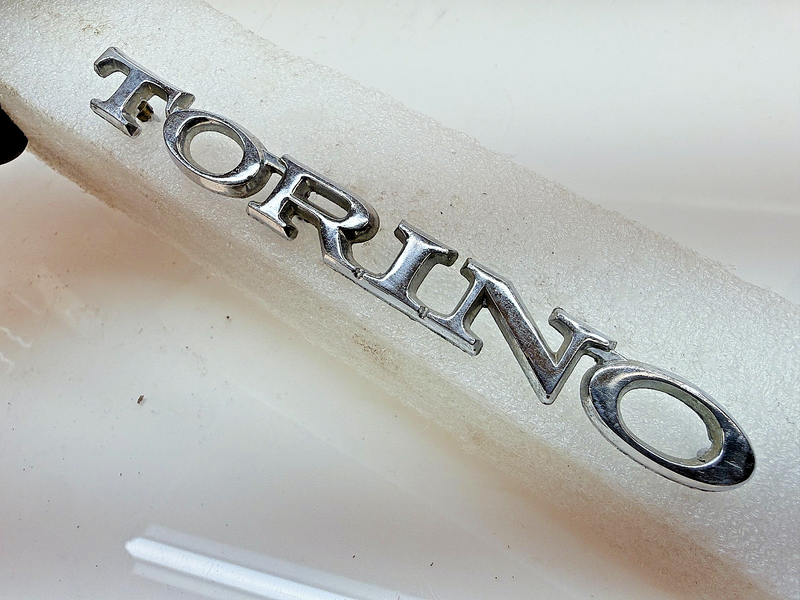 ORIGINAL 1970 1971 FORD TORINO CHROME EMBLEM D10B-65291B62-AB E8-55