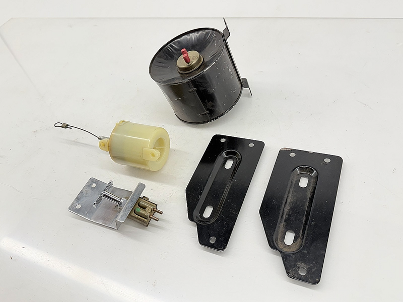 NOS 1965 - 1967 MERCURY COMET LUGGAGE COMPARTMENT DOOR LATCH VACUUM KIT C61-14