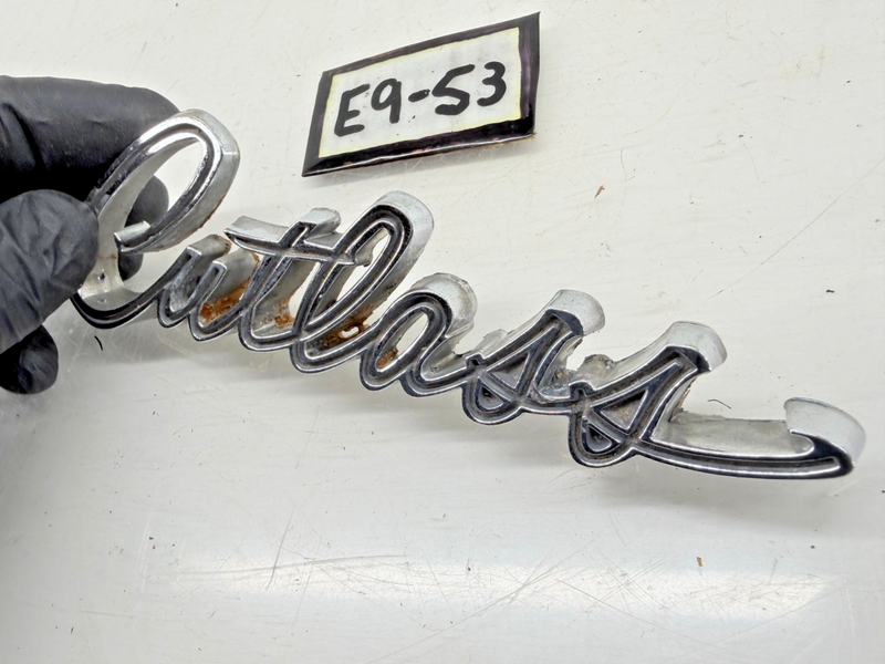 OEM 1968 1969 Oldsmobile Cutlass Front Fender Script Emblem Set 399503 E9-53