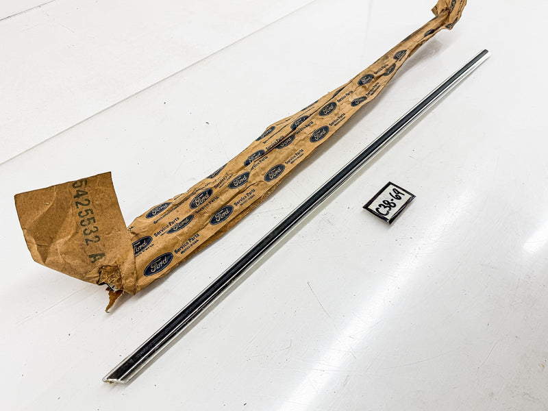 NOS 1972 FORD TORINO BODY SIDE TRIM MOLDING D2OZ-5425532-A C38-69