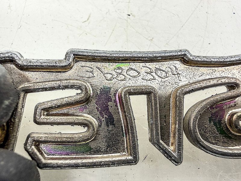 OEM 1972 - 1976 PLYMOUTH DUSTER FENDER EMBLEM PAIR MOPAR 3680304 E10-9