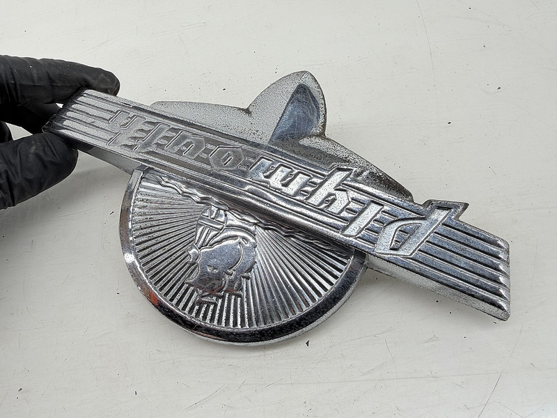 Original 1941 PLYMOUTH CAR TRUNK EMBLEM W/ BOAT PATINA MOPAR COUPE SEDAN C69-42
