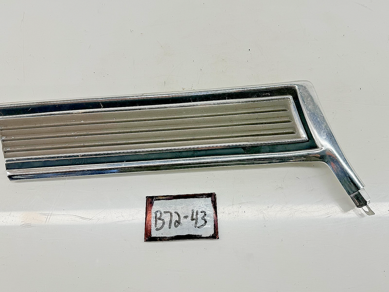 OEM 1972 Gran Torino Sport LH Fender Rocker Trim Molding GTS CJ 72 B72-43