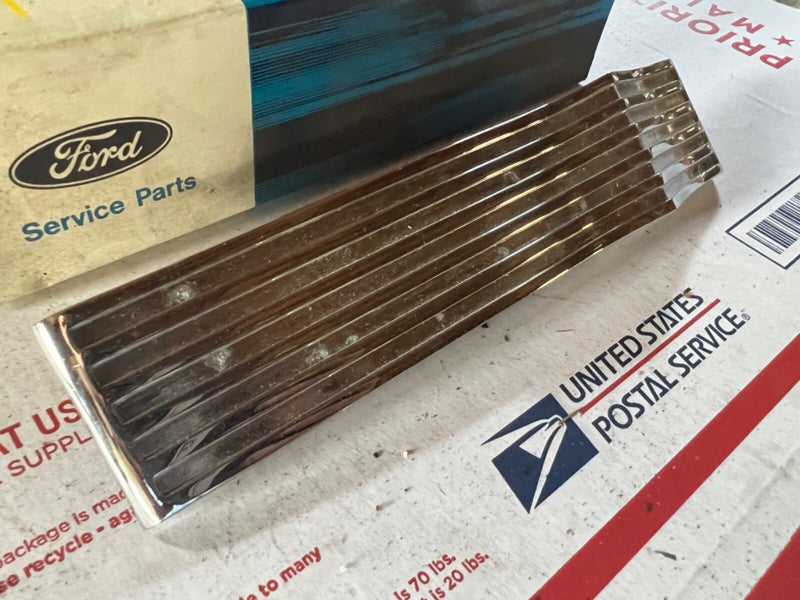 NOS 1962 Ford Thunderbird Quarter Panel Trim Molding Ornament C2SZ-63290A76-B 4*