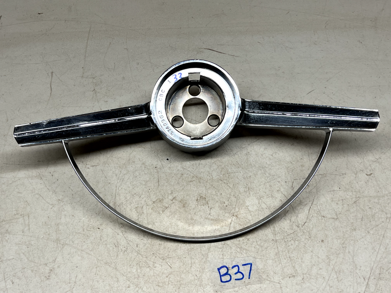OEM 1964 1965 CHEVY Chevelle El Camino STEERING WHEEL RING 9740962 65 65 B37-33