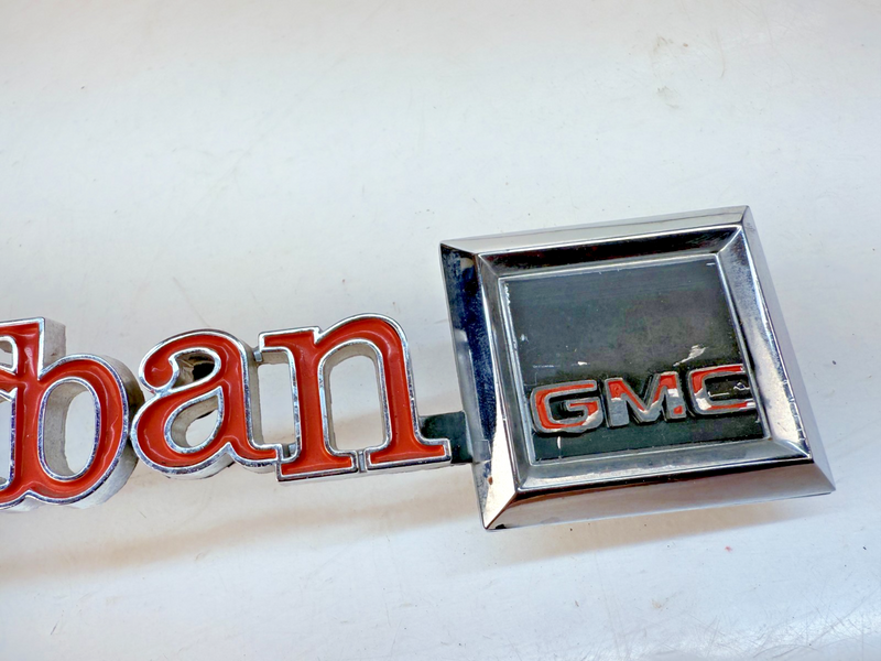 NICE OEM 1979 - 1984 GMC SUBURBAN TAILGATE DOOR EMBLEM GM 14016626 E8-2
