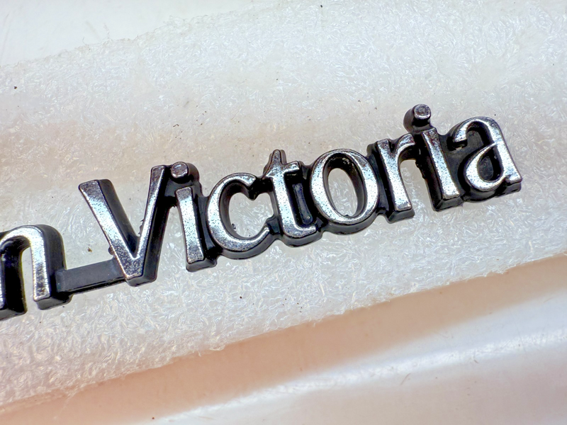 OEM 1983 - 1986 Ford LTD Crown Victoria Roof Pillar Emblem Badge E6-4