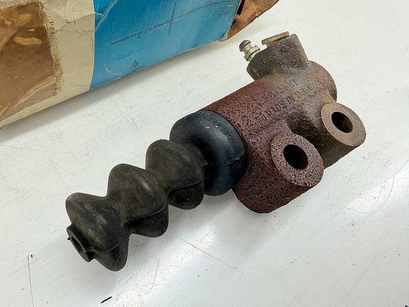 NOS 1965 - 1977 FORD TRUCK CLUTCH SLAVE CYLINDER C5TZ-7A508-B C75-62