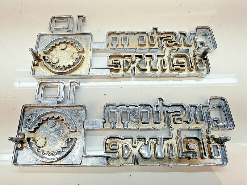 OEM 1975 - 1980 Front Fender "Custom Deluxe 10" EMBLEM Set Squarebody 349682 GM