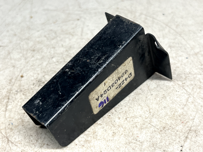 NOS Ford Mustang  D4ZZ-69403D24-A Support Bracket B30-116