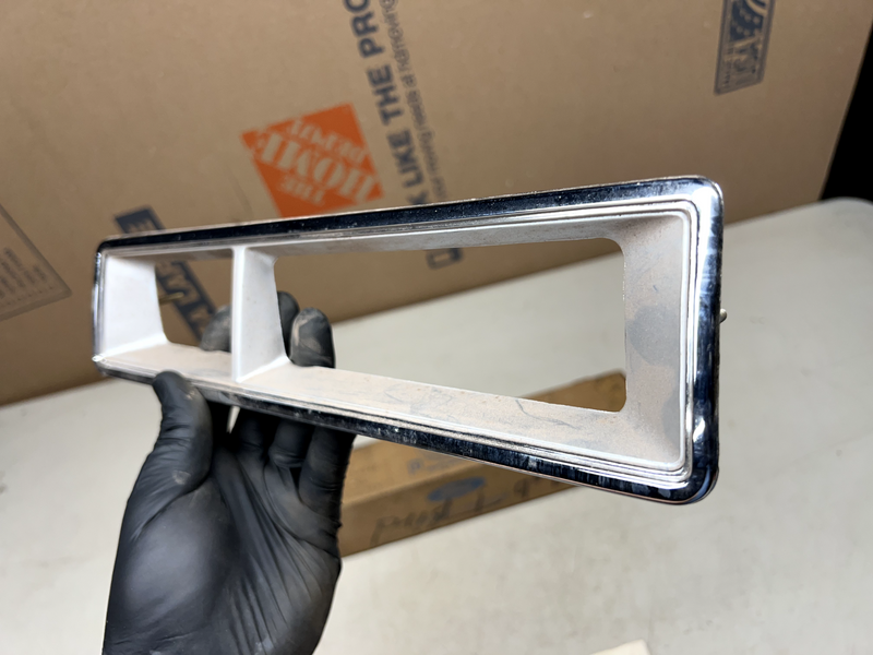 NOS 1972 1973 74 1975 1976 Ford Thunderbird RH FRONT SIDE MARKER LAMP BEZEL B26