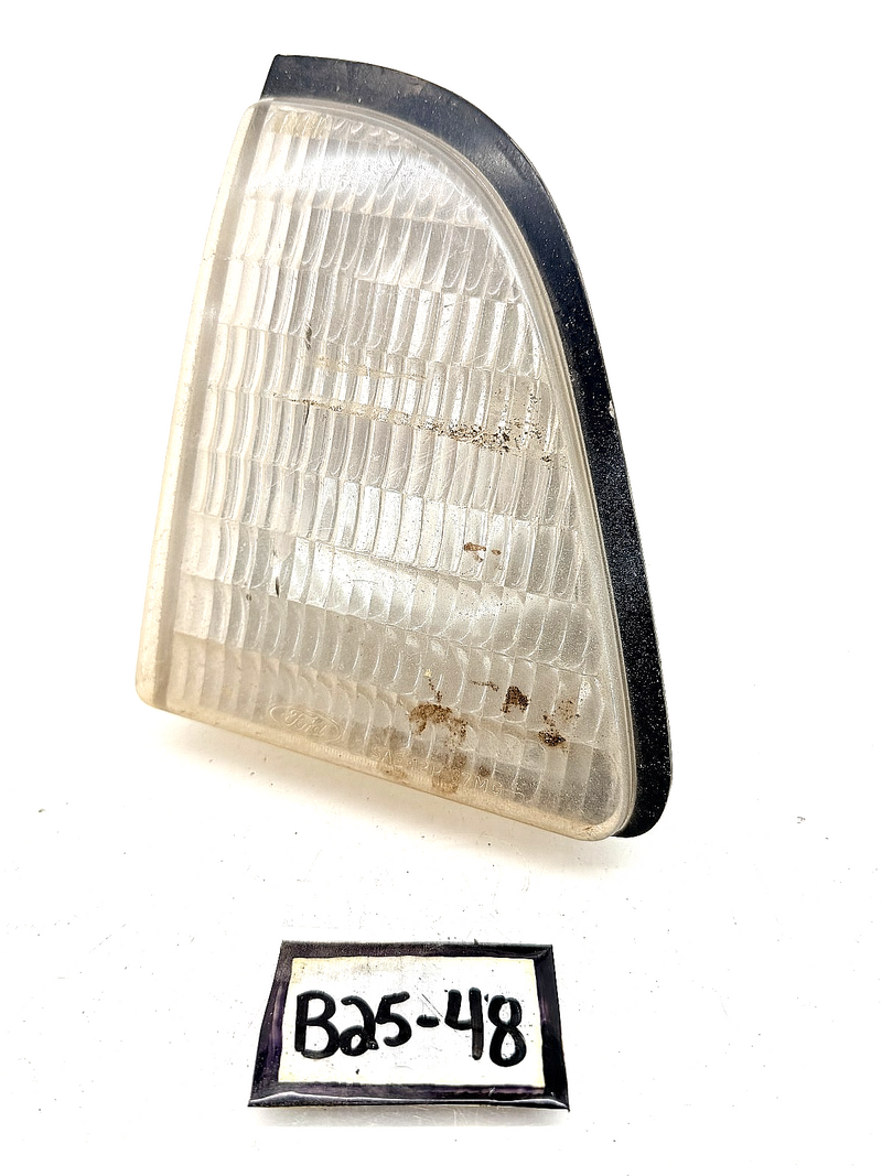 OEM 1987 - 1993 Ford Mustang Front RH Turn Signal Lamp Lens E7ZB-13215-AA B25-48
