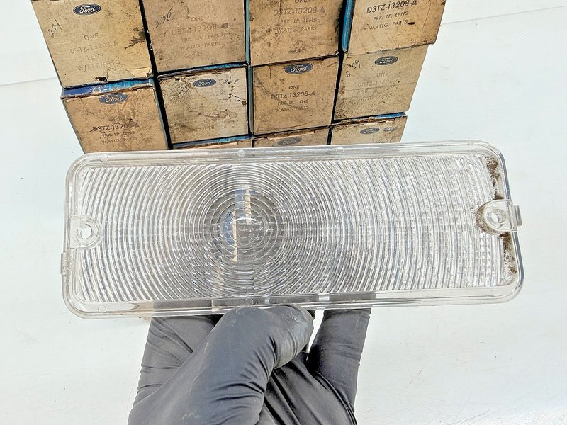 (1) NOS 1973 - 1979 FORD TRUCK PARKING LIGHT LENS PAIR D3TZ-13208-A C75-59