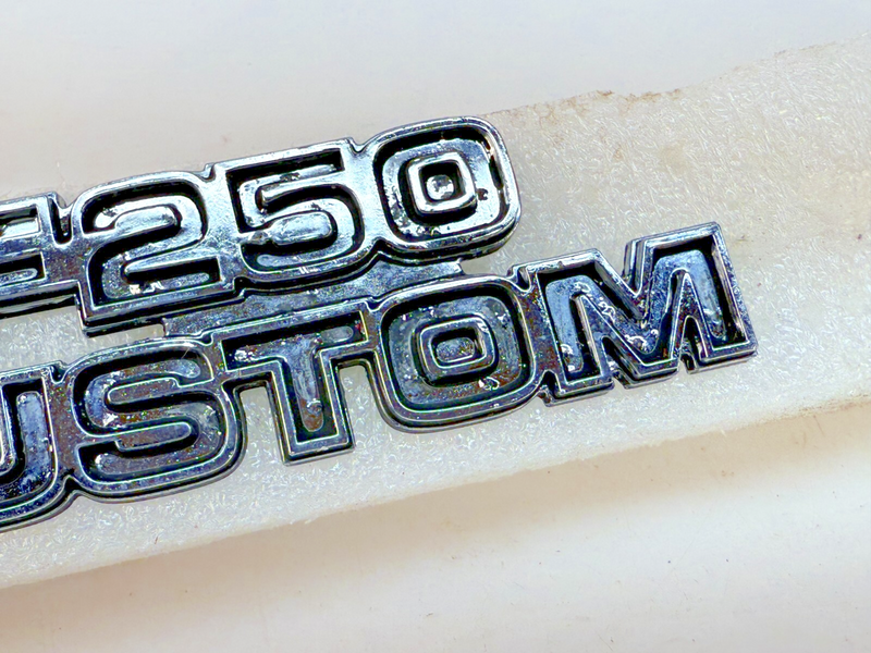 OEM 1973 -1979 F-250 CUSTOM Front Fender Emblem Badge D7TB16702FWA B32-212