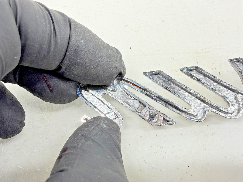 OEM 1970 - 1978 DATSUN SUNNY B110 1200 240Z 260Z 280Z TRUNK SCRIPT EMBLEM E9-116