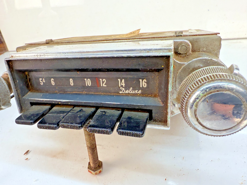OEM 1967 CHEVROLET IMPALA BEL AIR BISCAYNE AM RADIO B68-5