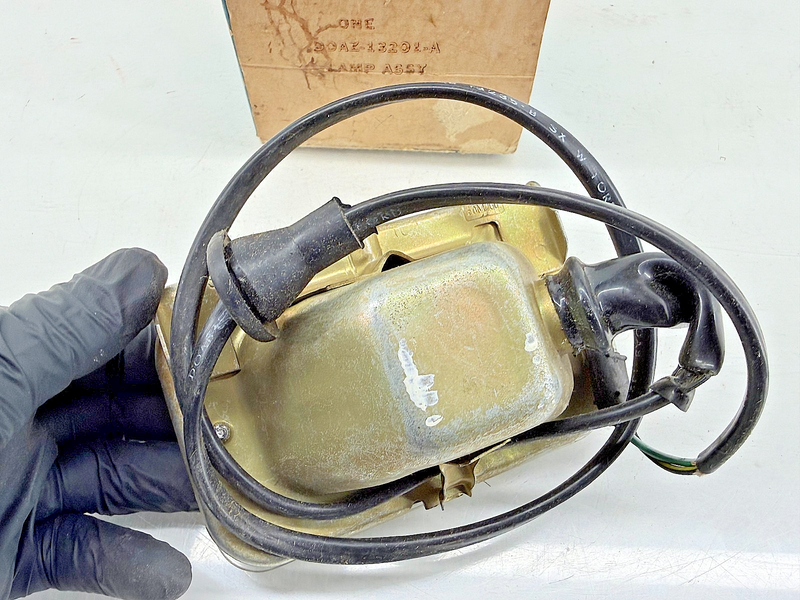 NOS 1969 1970 Ford Custom Galaxie 500 XL LTD Brougham LH FRONT PARKING LAMP BODY