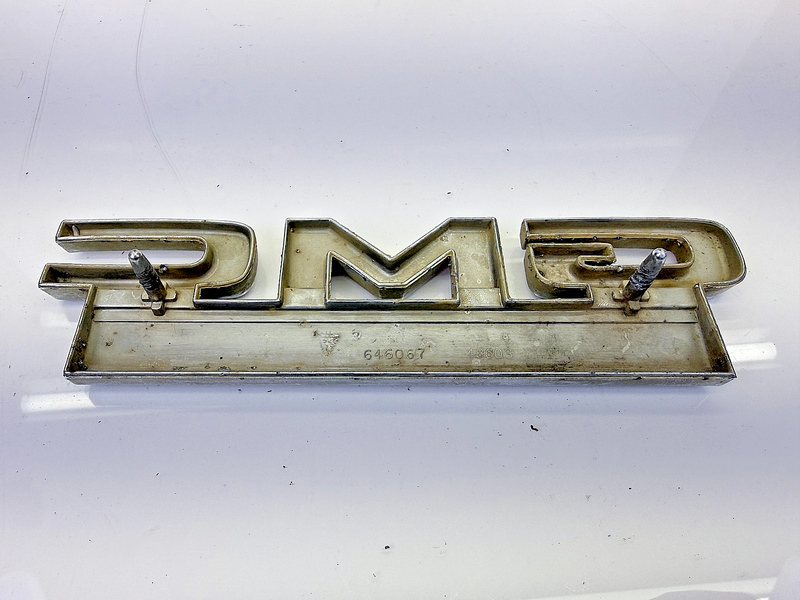 OEM 1967 - 1972 GMC Pickup Truck 1500 V-EIGHT FENDER EMBLEM 646067 Badge E8-75