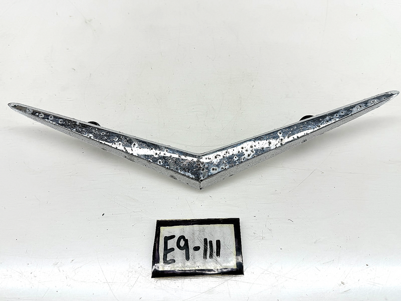 OEM 1960 Chevy Impala Bel Air Trunk V Emblem 3757503 E9-111
