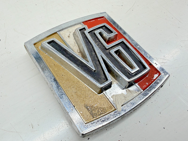 OEM 1966 - 1971  Jeepster Commando Dauntless Willys Emblem CJ-5 CJ-6 E9-21