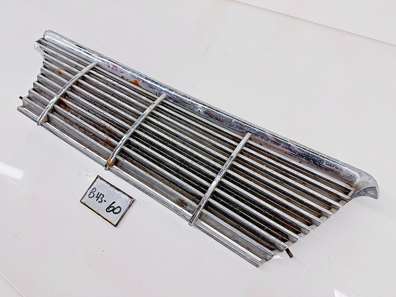 OEM 1961 Pontiac Left Grille Catalina Super Duty Bonneville GM 538535 B43-60