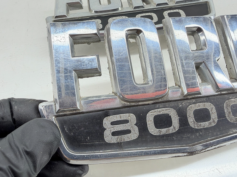 VINTAGE OEM 1970 FORD TRACTOR TRUCK 8000 PAIR HOOD SIDE EMBLEM D0HB80020A68A C66