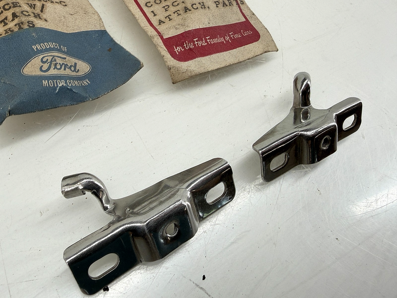 NOS 1960 - 1963 FORD FALCON VENT WINDOW PIVOT BRACKETS C0DZ-6421464-C C67-117