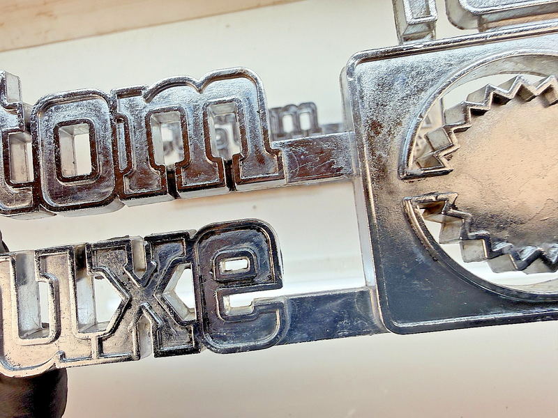 OEM 1975 - 1980 Front Fender "Custom Deluxe 10" EMBLEM Set Squarebody 349682 GM