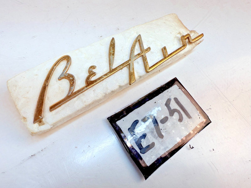 1955 1956 Chevrolet Belair Dash Speaker Grille Emblem Script Gold E7-51