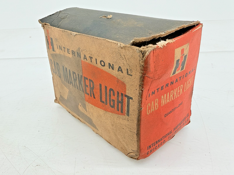 NOS 1969 - 1978 International Harvester Cab Marker Light 861 799-R92 C70-31