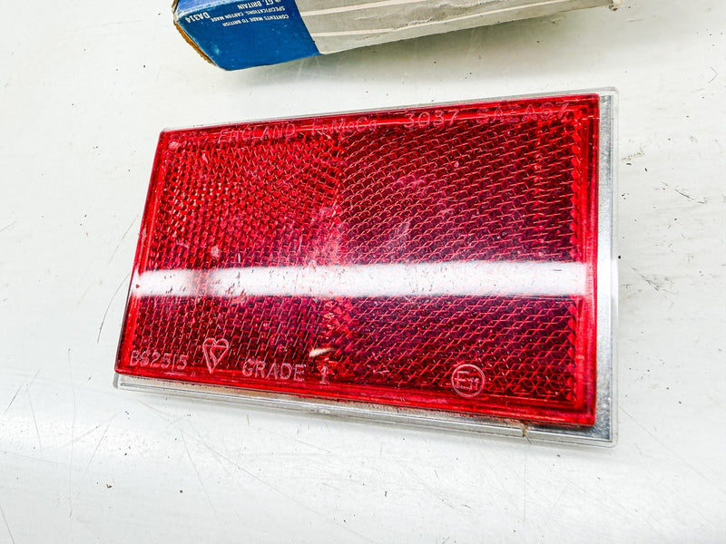 NOS 1960s FORD ENGLAND CORTINA ANGLIA RED REFLECTOR 3037E BS2515 C78-49