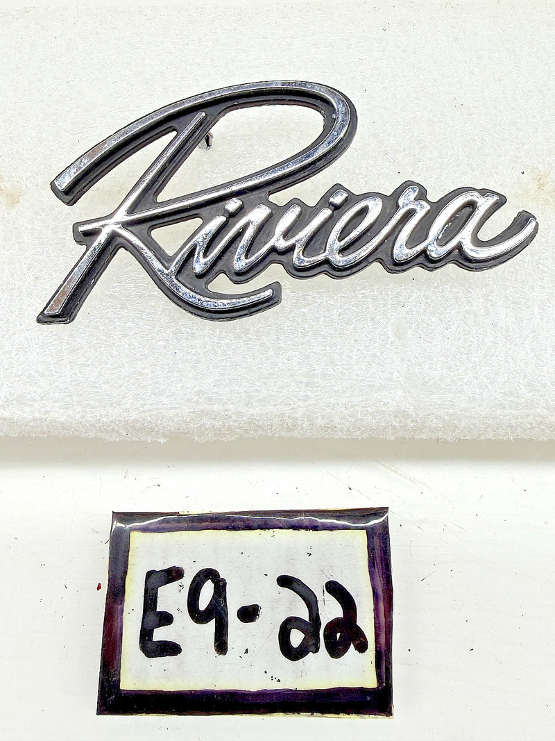 OEM 1970 Buick Riviera Script Emblem Badge 87-91136 30685-70 E9-22