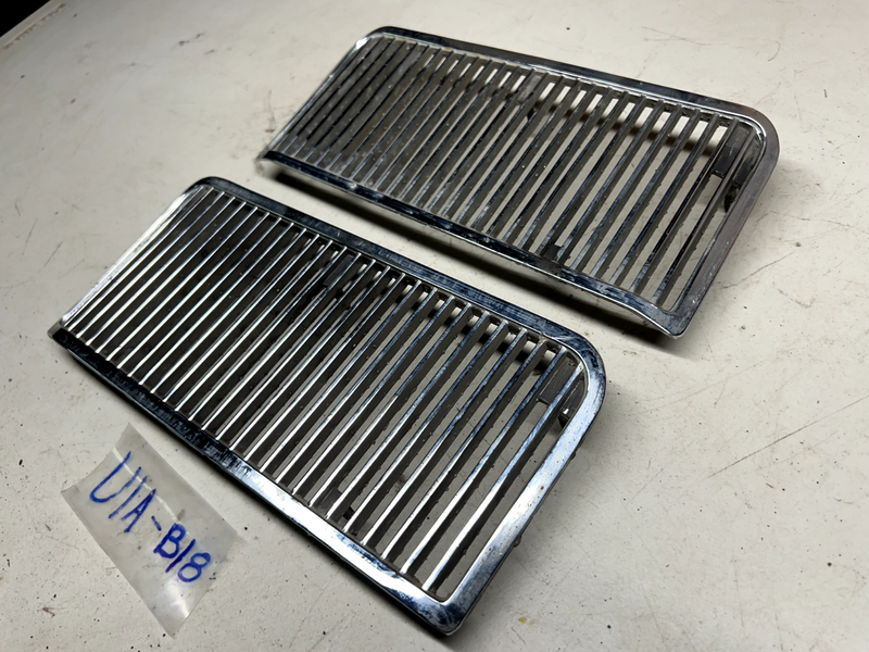Original 1969 Chevrolet Chevelle Hood Inserts Grills 3915489 LH 3915490 RH B18-1
