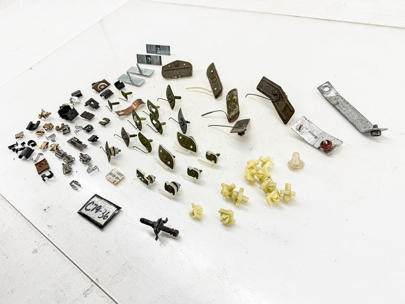 VINTAGE 1960S FORD BODY TRIM MOULDING CLIP FASTENER LOT C5TZ C79-36