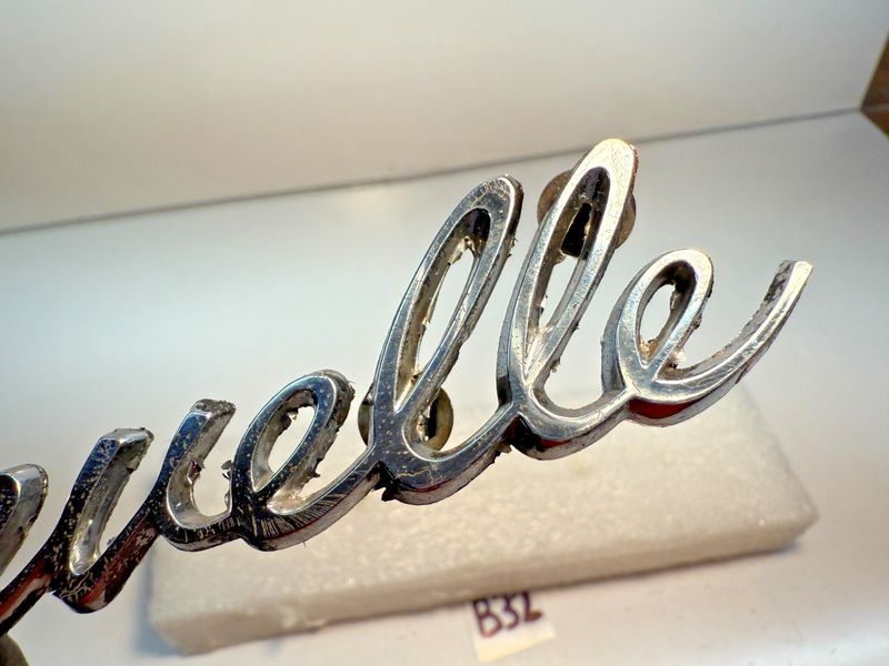 VINTAGE 1968 CHEVY CHEVELLE REAR DECK EMBLEM SCRIPT 7740129 GM B32-47