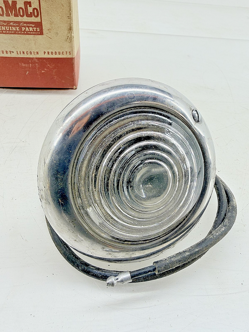 NOS 1947 - 1948 Ford Car 1942 - 1947 PARKING LAMP ASSEMBLY 6A-13200 C77-13