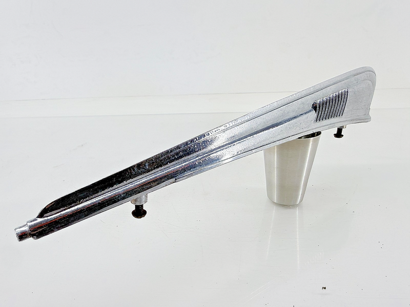 1940 CHEVROLET HOOD ORNAMENT MASTER & SPECIAL DELUXE T-29806 SEDAN COUPE C46-15