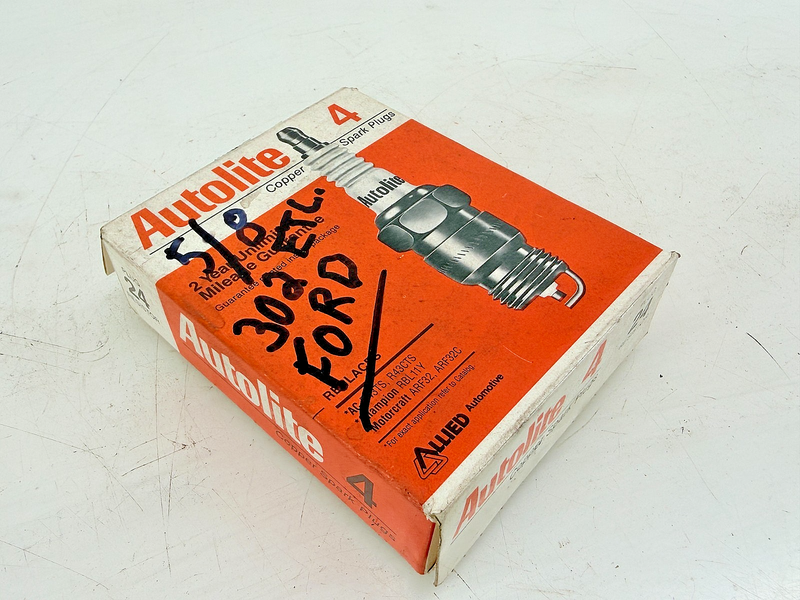 (4) NOS 1970s Ford 302 Autolite 24 Resistor Spark Plugs ARF32 C75-54